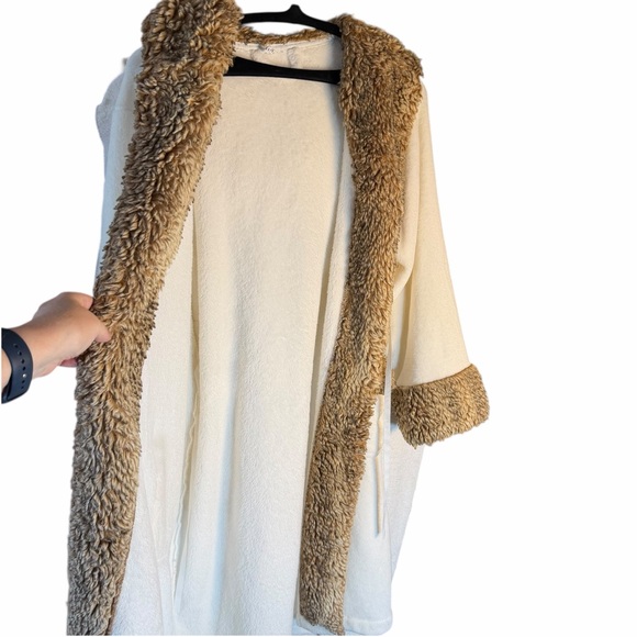 Pottery Barn Hooded Robe - Picture 6 of 10